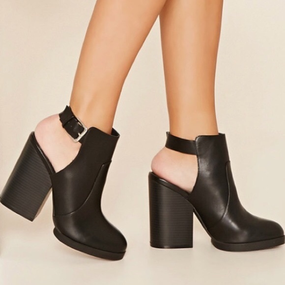 NWOT Black Cutout Strappy Booties - Picture 5 of 5